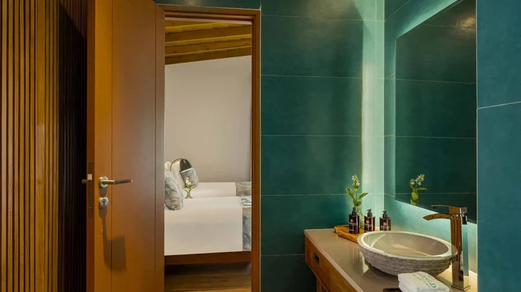 Emerald Faarufushi Resort & Spa